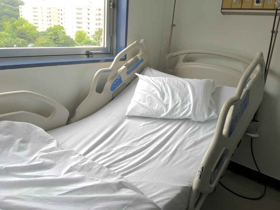 hospital-bed_t20_9JQYmv
